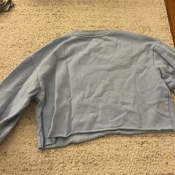 Light blue cropped sweatshirt - Picture 2 of 2